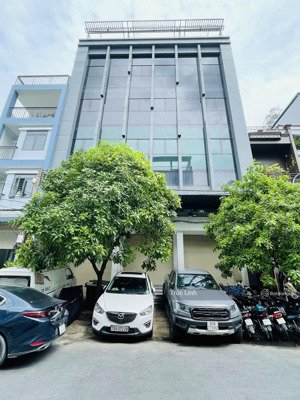 tòa nhà khu đường d diện tích: 10x20m hầm 5 tầng cho thuê