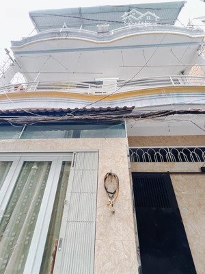 quận 4 - cạnh trường thpt nguyễn trãi đường xóm chiếu, gần đh luật, 49,3m2, trệt 2 lầu đúc. 5,3 tỷ