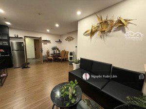 cần cho thuê 68m2 ban công rộng full đồ giá rẻ 8 triệu oasis s1 ecopark