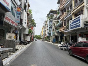 cho thuê nhà nguyên căn phố trung kính, cầu giấy. dt 50m2, 6 tầng, thang máy- giá 25 triệu/tháng