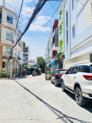 hẻm xe hơi - dt: 4,2x14 - hạ 3ootr -ngay tân kỳ tân quý - nhà đúc 3 tầng - chỉ 5,x ty