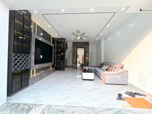 bán nhà đàm quang trung phố trạm 40mx6t thang máy, lô góc hơn 8 tỷ.