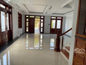 biệt thự mới 10x20, 1 trệt 2 lầu, máy lạnh âm trần, 6pn 6wc