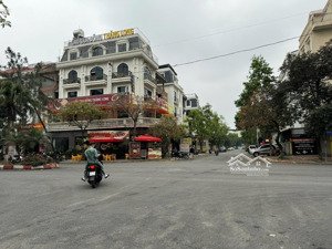 hot -- hàng đầu tư -- f0 dân xây 5 tầng thông sàn -- view đỉnh -- siêu net