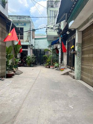 tân phú - nhà 3 tầng hxh gần đầm sen - hơn 5 tỷ xíu