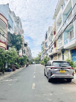 bán nhà 5 tầng mặt tiền đường 10m, khu phân lô bình phú, 4x16, ở và kinh doanh.