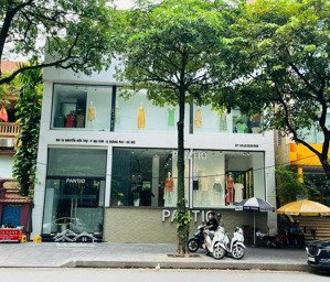 cho thuê nhà mặt phố bùi thị xuân, dt 160m2x4 tầng, mặt tiền 10m, vị trí đẹp thang máy pccc đầy đủ