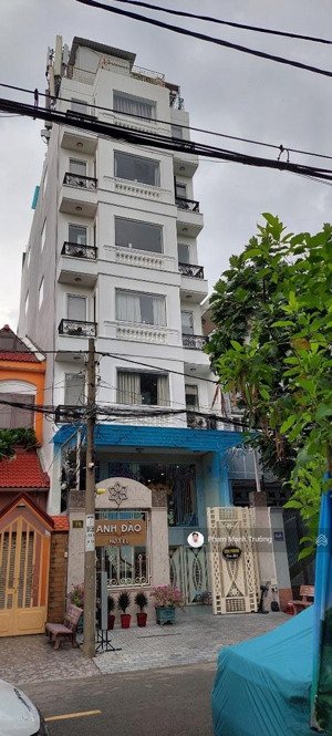 chuyển nhượng khách sạn 3* | số 12 bạch đằng | ngang gần 9mx15m | 7 tầng | cho thuê 180tr/tháng