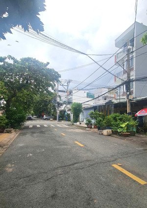 nhà 2 tầng 87m2 thổ mt đường 14m cho thuê 11 tr/th khu bàn cờ phước bình gần global city chỉ 9.6 tỷ