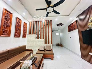 cổ nhuế 35m2 x 5 tầng x 5m mặt tiền, nhà mới , sát bãi gửi ô tô - nhỉnh 5 tỷ gần các trường đh