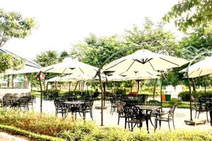 gia đình cho thuê căn hộ 4pn - diện tích 150m2 - full nội thất vip - tầng trung đẹp nhất eco city