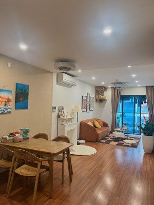 7.4 tỷ chính chủ bán căn hộ 2pn 2vs 77m2 ban công đn, nội thất đẹp, sổ đỏ lâu dài tại goldseason