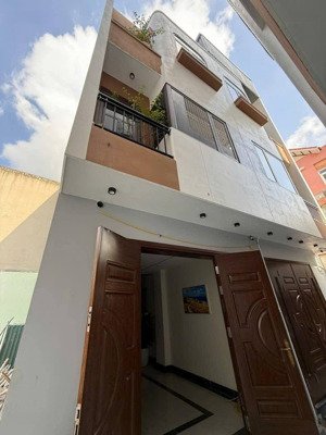 sẵn nhà 4 tầng, mới koong, dòng tiền ổn định 80 triệu 1 năm. giáp vinhomes ocean park 1 gia lâm