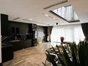 vỉa hè đá bóng, đường rộng 20m = mặt tiền siêu rộng = 6 tầng thang máy