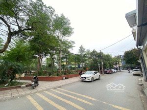 bán đất mặt phố gia thượng, vỉa hè 4 oto tránh, view trường pháp. 145m2, mt: 8m, giá 35.7 tỷ