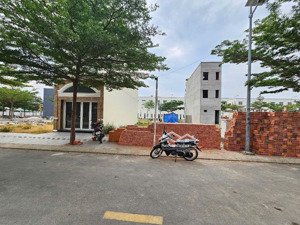 đất đẹp khu đô thị icon central đối diện chợ thông dụng dĩ an