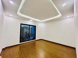 nhà mới phố nguyễn văn cừ - 5 tầng - 5 phòng ngủ - vị trí trung tâm long biên