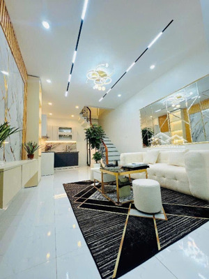 bán nhà hoàng cầu - trần quang diệu - ô tô cách nhà 20m - nhà đẹp - ở ngay - dân trí cao - an sinh