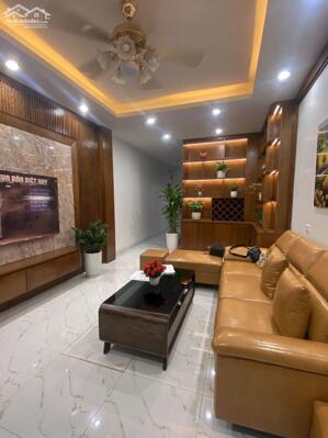 BÁN NHANH SIÊU PHẨM MAI ANH TUẤN 45M 5 TẦNG 13,6 TỶ THANG MÁY- VỈA HÈ KINH DOANH