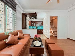 chỉ đúng 1 căn siêu đẹp-một bước ra ô tô tránh -vài bước ra phố - duy nhất ô tô đỗ cổng