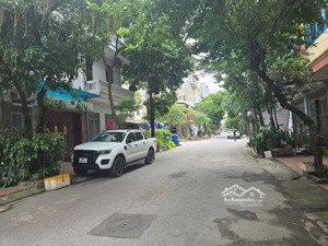 bán liền kề kđt ngô thị nhậm. dt55m. phân lô, ô tô tránh, vỉa hè rộng . giá 16 tỷ