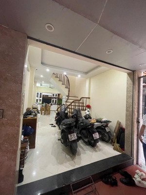 lô góc pháo đài láng - đống đa . ô tô đỗ cửa- full nội thất