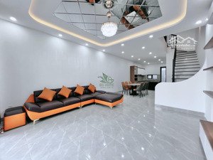 cho thuê nhà mới 4 phòng ngủ full nội thất kđt mỹ gia gói 8 giá 26 triệu/tháng