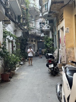 chỉ 1,73 tỷ sở hữu nhà mặt đất 10m2 phố tây sơn, q đống đa, ngõ rộng gần phố, 2 thoáng, sổ riêng
