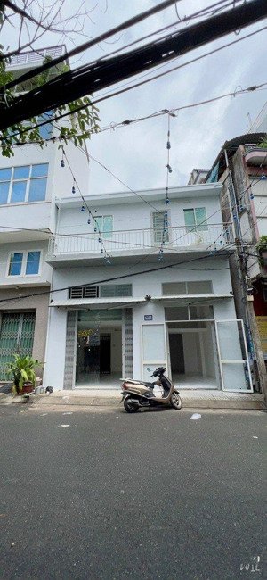 rẻ 11.5 tỷ! bán nhà 2 mặt hẻm 12m đ. cách mạng tháng 8 quận 3 - ngang 7m gpxd: 4 tầng