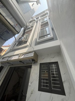 bán nhà riêng lạc long quân, giá siêu hời 8,3 tỷ, 38m2, 20m ra đường ô tô, nhà xây mới đẹp