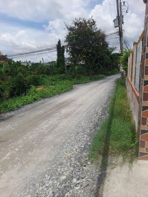 bán 115m2 thổ cư gần chợ hưng long chỉ 1 tỷ 600 triệu