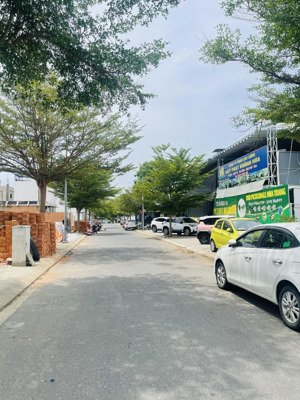 lô sạch, đối diện công viên gói 5 mỹ gia, đường to, hướng tây giá chỉ 4 tỷ 5(bao tất cả)