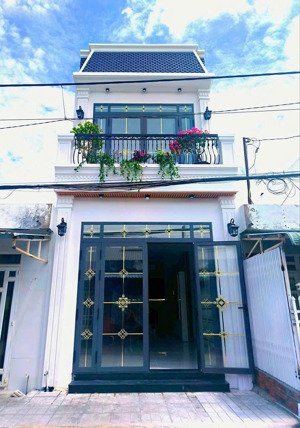 nhà mới 1 trệt 2 lầu, khu vực bến cát bình dương, giá 2,2 tỷ