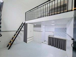 phòng mới 100% sát cạnh aeon tân phú - sẵn máy lạnh, nệm, tủ đồ - gác cao, rộng 30m2