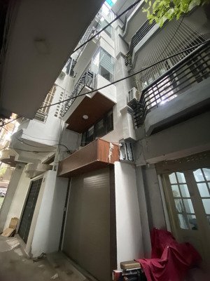 trung tâm thái hà đống đa ,vf3 vào nhà có thang máy