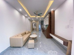 văn phú nhà đẹp ô tô đỗ cửa thang máy