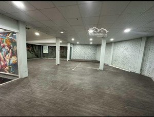 cho thuê nhà mặt phố nguyễn văn huyên lô góc với đường cầu giấy diện tích 30mx5tầng mặt tiền lô góc