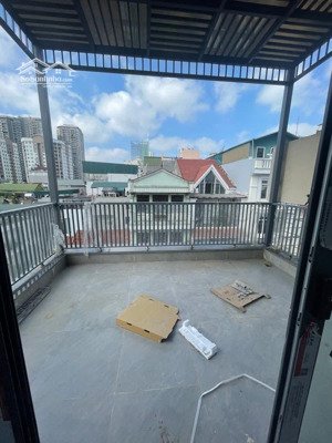 em trai em bảo bán nhà mp đỗ quang cho em