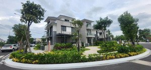 khu biệt thự rẻ nhất trung tâm quận 2, với 3 mặt giáp sông. lh đăng ký tham quan đưa đón tận nơi.