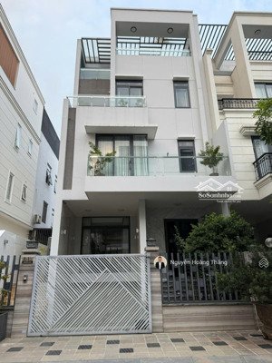 bán np 13,5x15,5m hướng đn giá 225 tr/m2 (47tỷ), 7x20m giá 27,3 tỷ, đảo kim cương q2 lh 