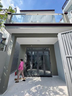 nhà 1 lầu nguyễn văn khối 70m2 (4,8x14m) 2pn,thoáng mát rẻ trong khu vực