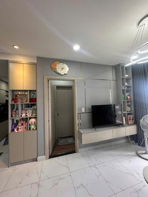 chính chủ bán nhanh 2pn2wc 70m2 view lm81 sổ sẵn tp.hcm ngay vincom full nt cao cấp như hình 2.3tỷ