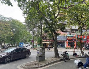 bán gấp ch tập thể 80m2 2pn, tầng 2 thang máy, giảng võ, ba đình. 4,65 tỷ