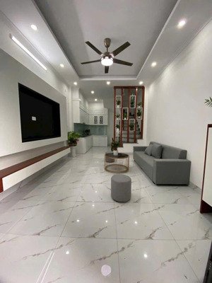 nhà xây mới 5 tầng, full nội thất, ô tô đỗ cửa, 2 thoáng. gần ql 6, đh tdtt, tiện ích ngập tràn