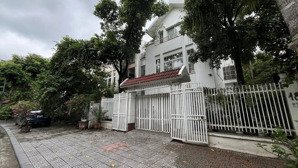 bán liền kề văn phú 110m2, hai mặt đường, thang máy, nội thất gỗ hương, giá hơn 20 tỷ