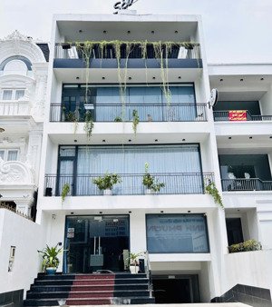 nhà khu tân định diện tích: 8x20m hầm trệt 4 lầu có thang máy, cho thuê