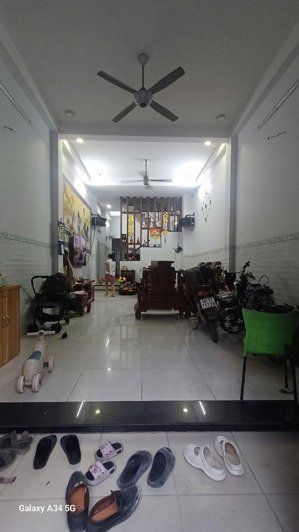 nhà 1/ đường số 12 p.bhh bình tân
dt:4x16m, trệt + 3 lầu hẻm 6m gần aeon 3p đi xe máy
giá:6.6 tỷ