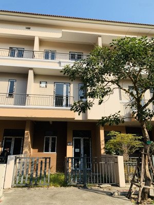 hơn 5 tỷ căn liền kề centa city hoàn thiện full nội thất mặt công viên đẹp như mơ