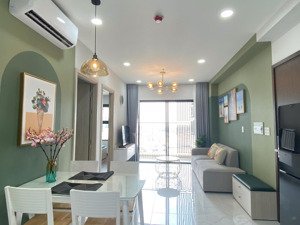 bán gấp đi mỹ căn 2pn sổ sẵn view trực diện hồ bơi thoáng mát cả ngày tầng trung ngay vincom tp.hcm