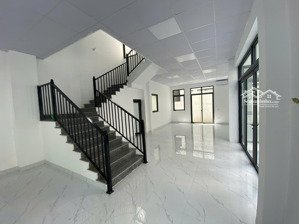 chính chủ cần cho thuê biệt thự dương nội . mặt đường lê quang đạo .